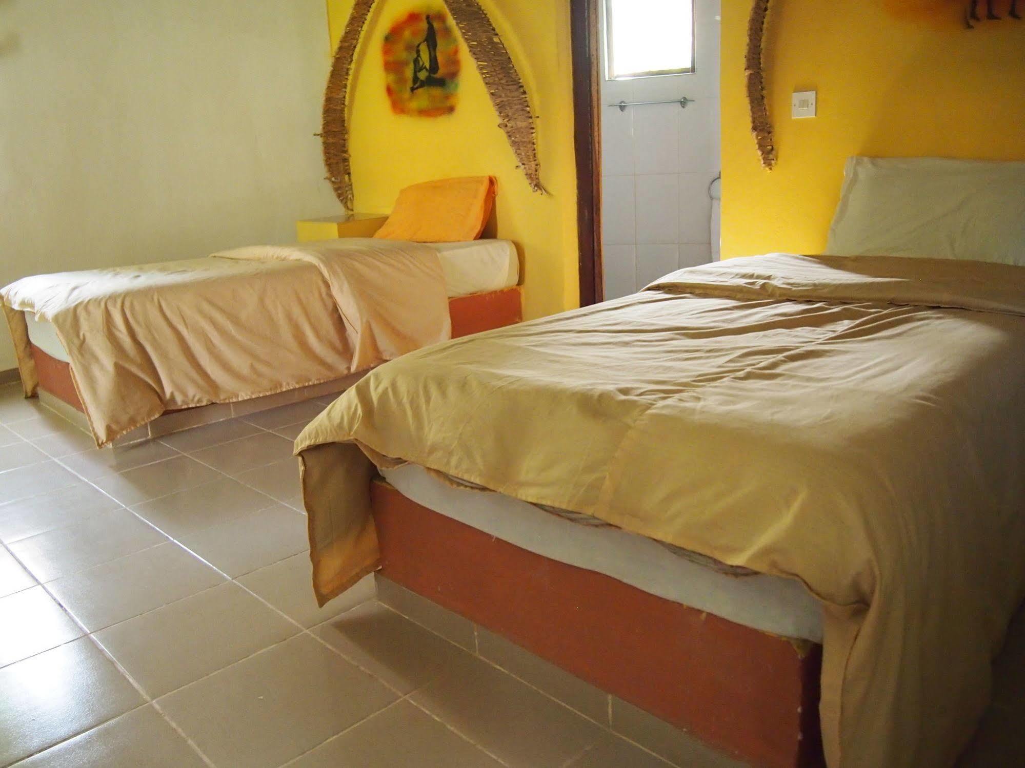 Footsteps Eco-Lodge Gunjur ภายนอก รูปภาพ