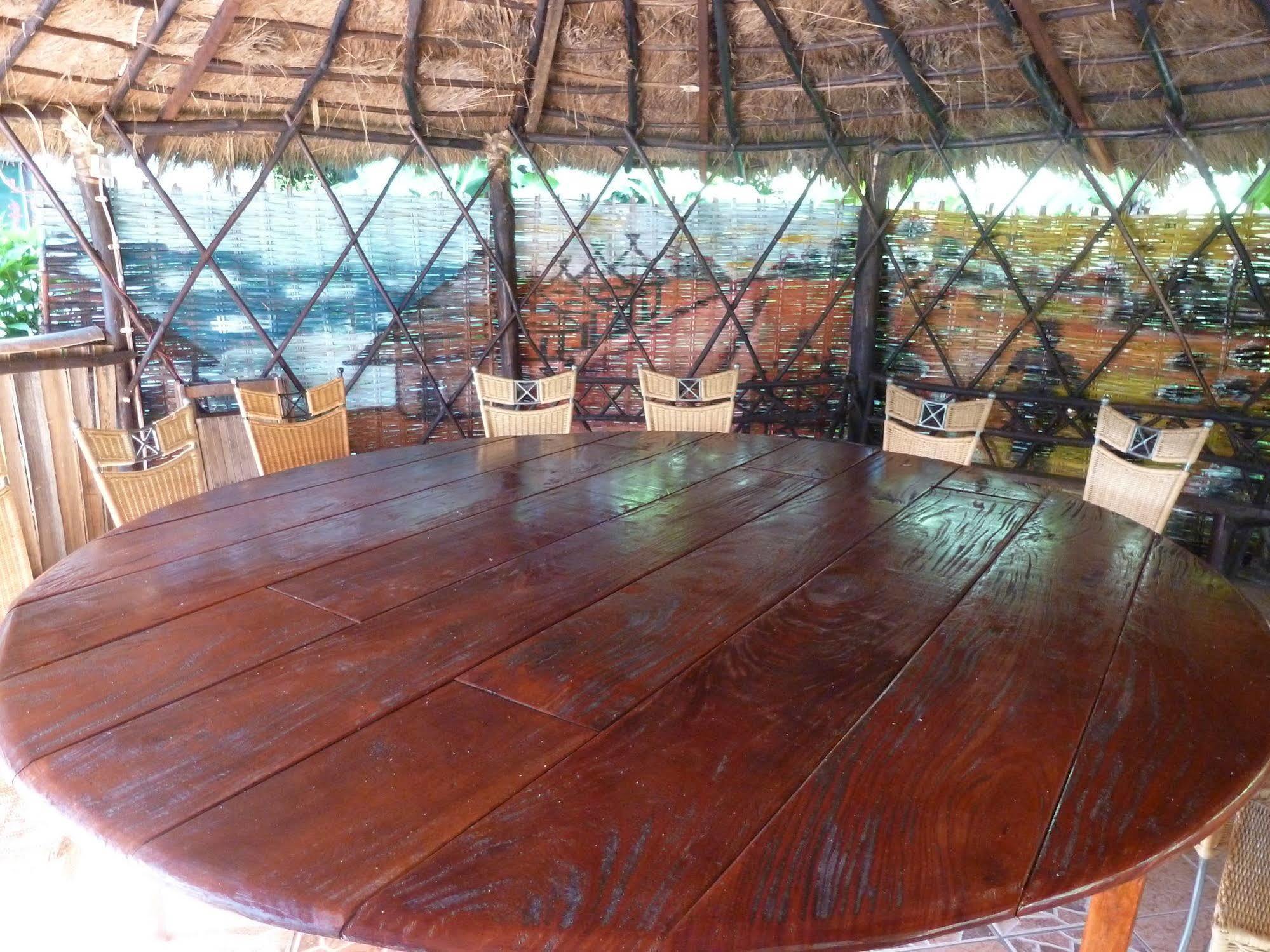 Footsteps Eco-Lodge Gunjur ภายนอก รูปภาพ