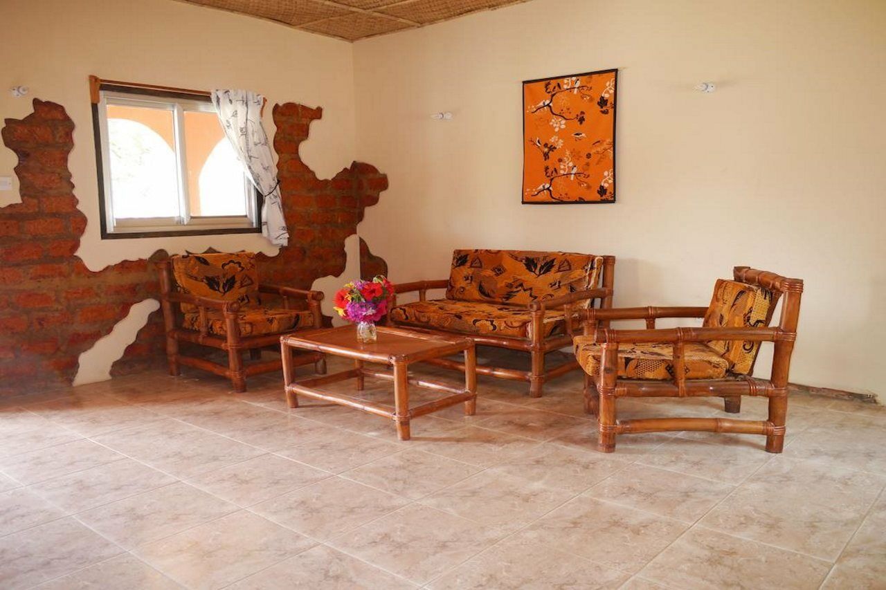 Footsteps Eco-Lodge Gunjur ภายนอก รูปภาพ