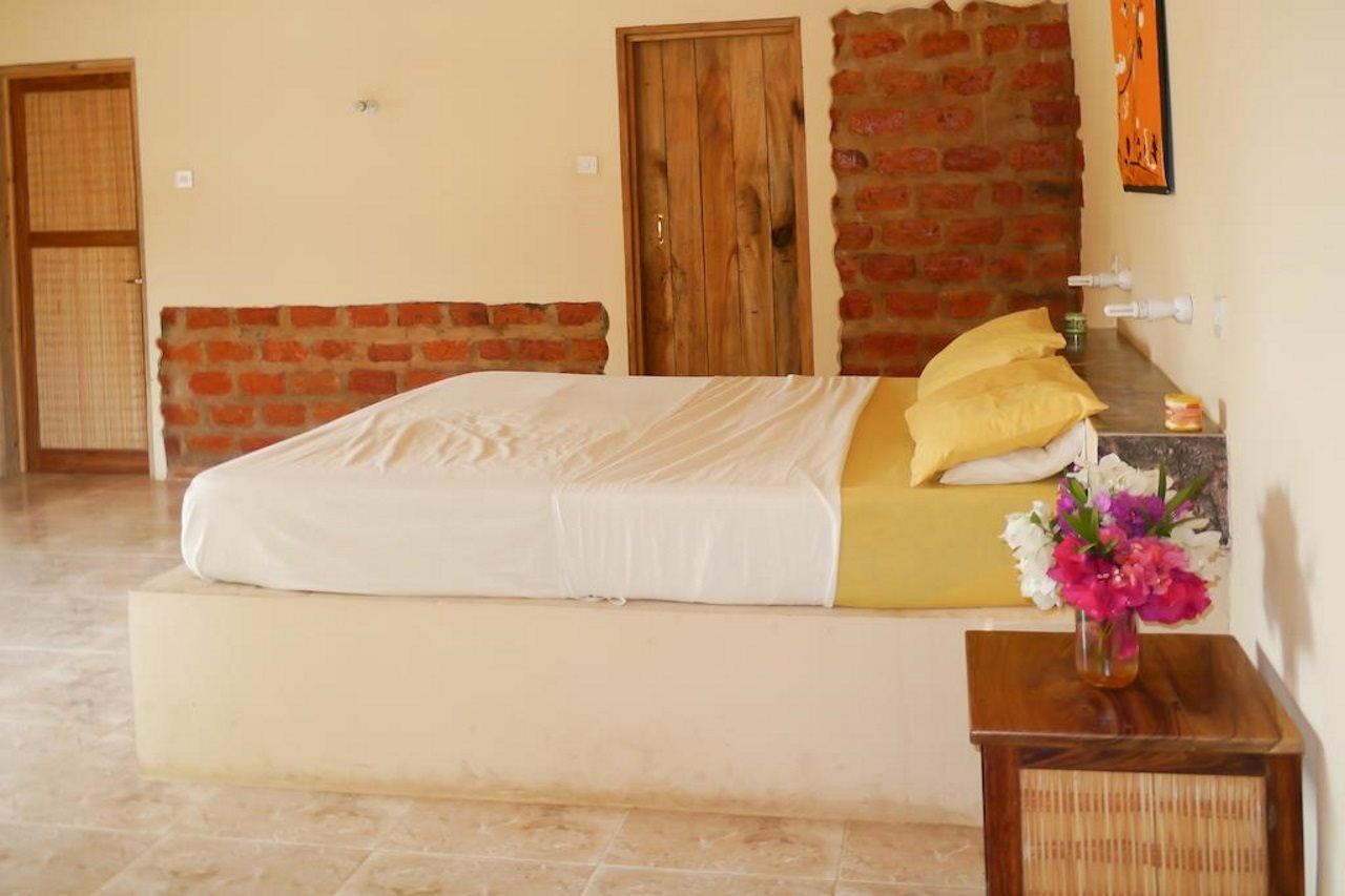 Footsteps Eco-Lodge Gunjur ภายนอก รูปภาพ